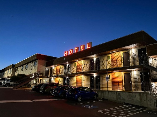 Aladdin Inn and Suites image 1