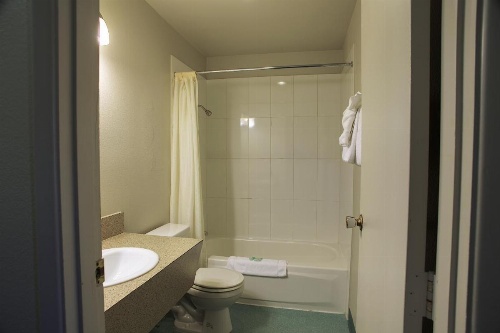 Aladdin Inn and Suites image 16